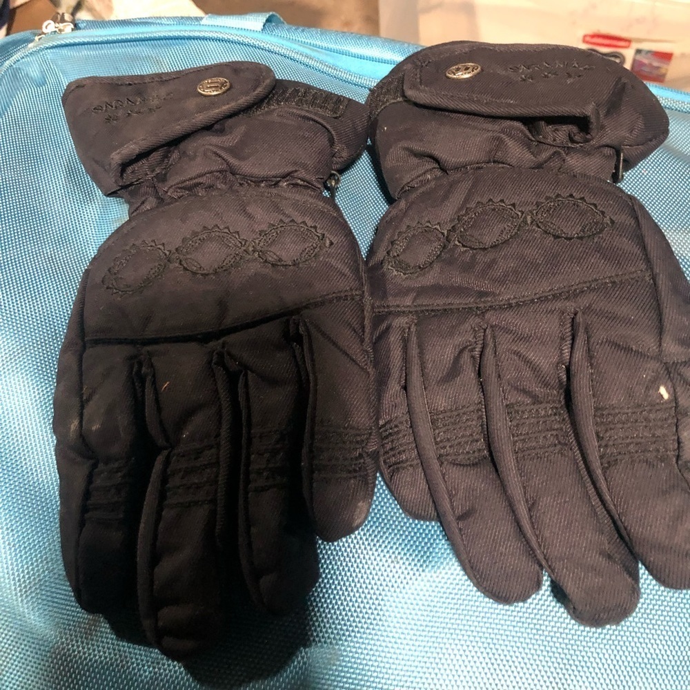 Saranoa heavy duty snow gloves for skiiing